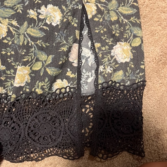 Floral skirt - Picture 3 of 3